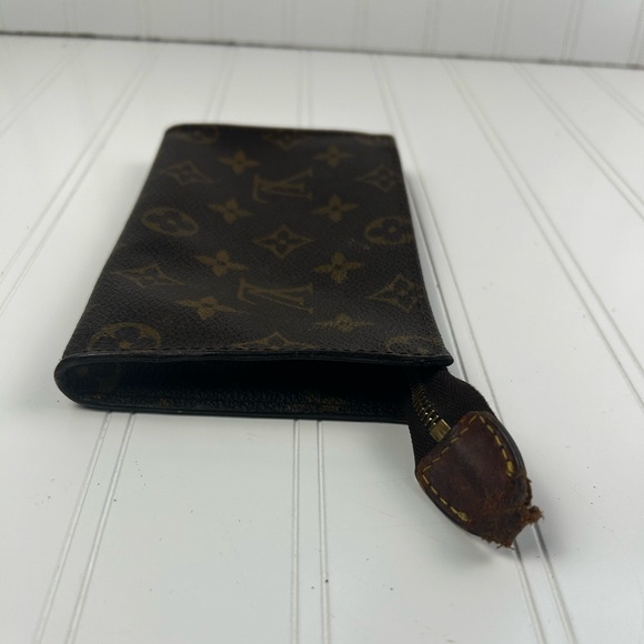 Louis Vuitton Vintage Monogram 
Canvas Toiletry Pouch 17 Cosmetic Bag - Picture 7 of 16